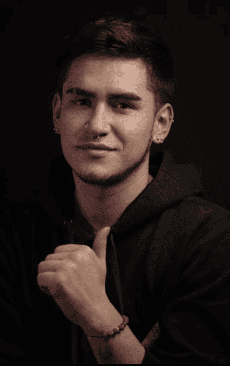 <em>Andrés V.</em>